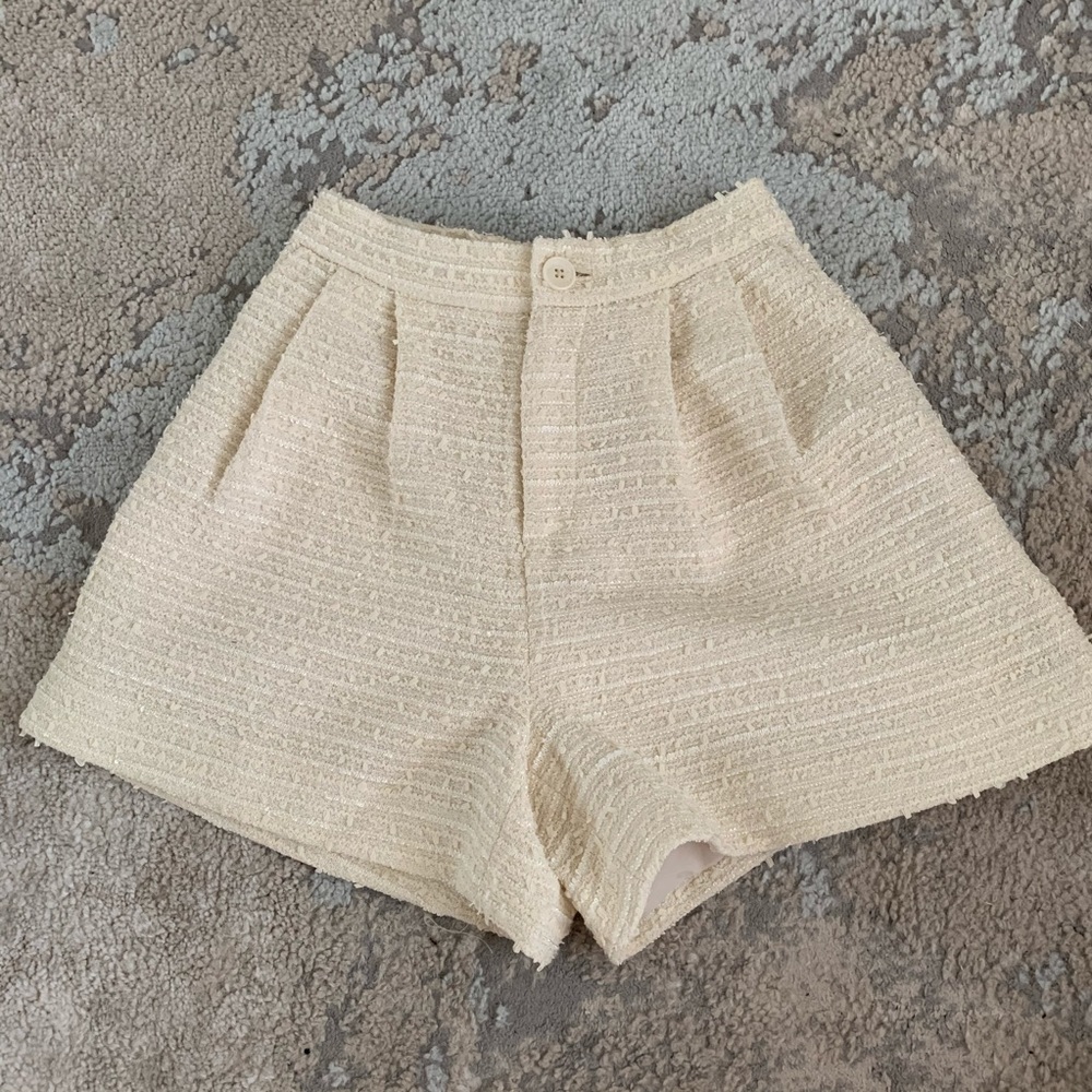 Cream tweed shorts J.ing